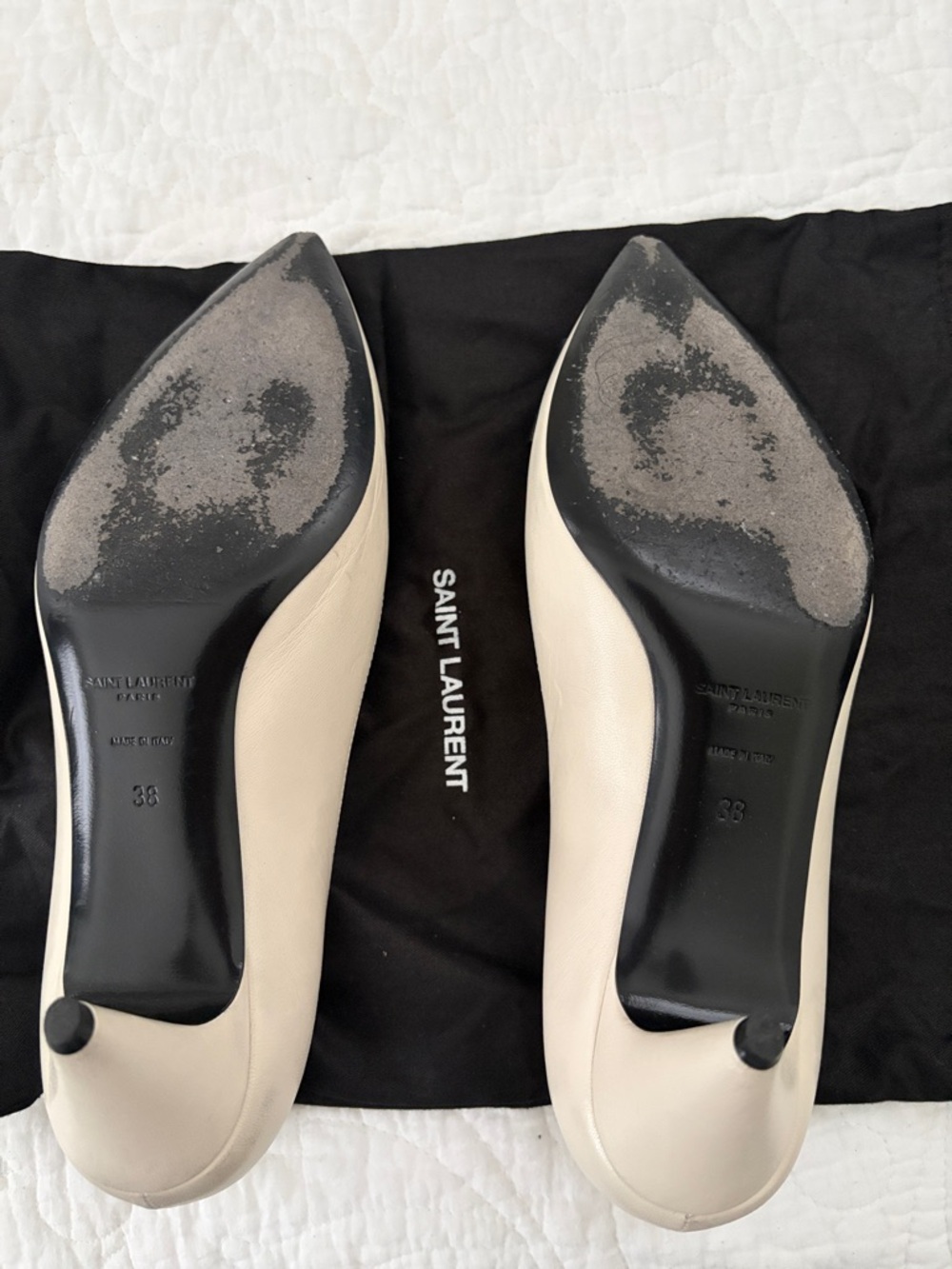 Saint Laurent Cream and Navy Pointed Leather Pumps - Picture 6 of 9